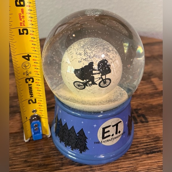 Universal Studios E.T Retro Glitter Snow globe 40th anniversary - Picture 5 of 6